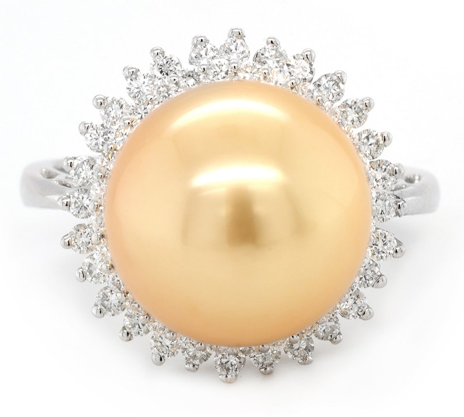 18K White Gold Ladies Ring with 12.49mm Golden South Sea Pearl and 0.66ct tw Adjacent Diamonds: Retail: $4,350.00 ****** 18K White Gold Ladies Ring with 12.49mm Golden South Sea Pearl and 0.66ct tw Adjacent Diamonds ****** Size: 6.5 / Metal: 18K White Gold / Total Item Weight: 6.6 Grams /