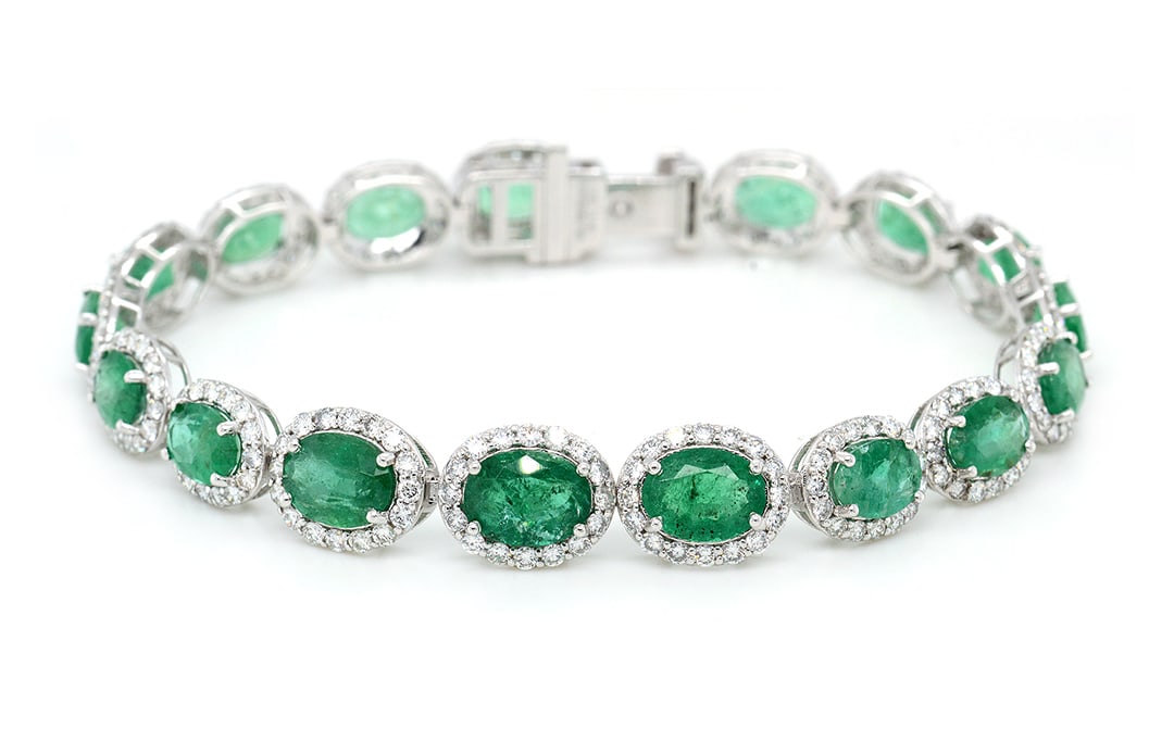 Platinum Ladies Bracelet with 13.74tcw Emeralds and 3.52tcw Diamonds: Retail: $65,000.00 ****** Platinum Ladies Bracelet with 13.74tcw Emeralds and 3.52tcw Diamonds ****** Size: 7 / Metal: Platinum / Total Item Weight: 18.8 Grams / Country Made: United States / / Main