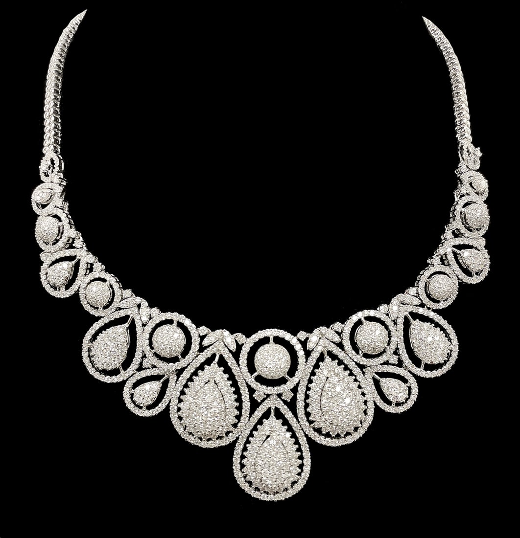 18K White Gold Ladies Necklace with 22.33ct tw Diamonds: Retail: $87,500.00 ****** 18K White Gold Ladies Necklace with 22.33ct tw Diamonds ****** Metal: 18K White Gold / Total Item Weight: 77.3 Grams / Country Made: United States / / Main Stone: Diamond / C