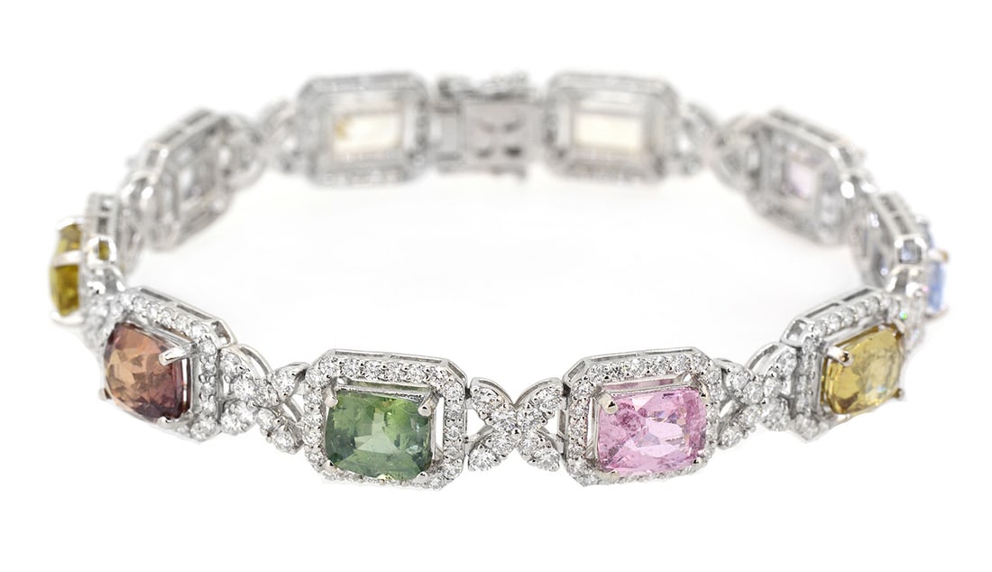 18K White Gold Ladies Bracelet with 20.24ct Natural GIA Rated Sapphire and 4.94ct tw Diamonds: Retail: $35,000.00 ****** 18K White Gold Ladies Bracelet with 20.24ct Natural GIA Rated Sapphire and 4.94ct tw Diamonds ****** Size: 7 / Metal: 18K White Gold / Total Item Weight: 21.8 Grams /