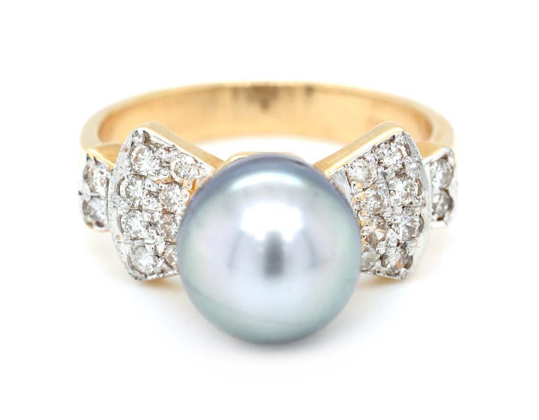 14K Yellow Gold Ladies Ring with 9mm South Sea Pearl and 0.40tcw Adjacent Diamonds: Retail: $8,400.00 ****** 14K Yellow Gold Ladies Ring with 9mm South Sea Pearl and 0.40tcw Adjacent Diamonds ****** Size: 6.5 / Metal: 14K Yellow Gold / Total Item Weight: 4.6 Grams / Country Made: