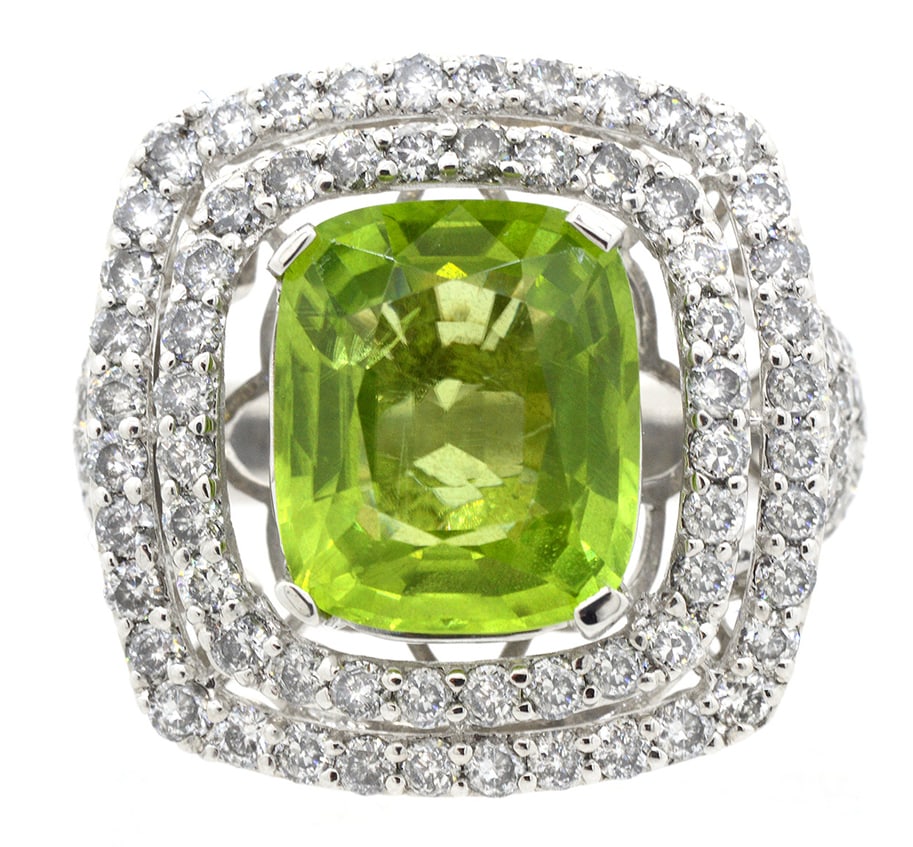 18K White Gold Ladies Ring with 5.28ct Peridot and 2.35ct tw Adjacent Diamonds: Retail: $13,250.00 ****** 18K White Gold Ladies Ring with 5.28ct Peridot and 2.35ct tw Adjacent Diamonds ****** Size: 6.5 / Metal: 18K White Gold / Total Item Weight: 9.7 Grams / Country Made: United