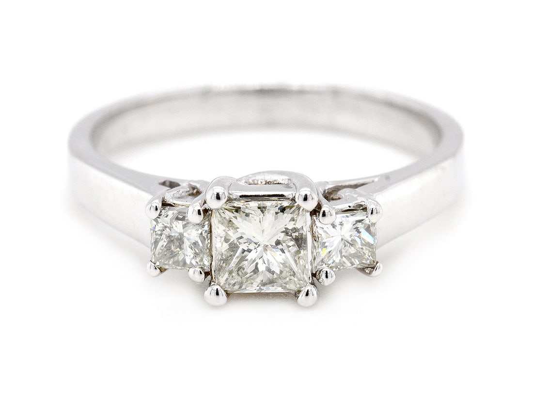 14K White Gold Ladies Ring with 0.49ct Center Diamond and 0.87tcw Diamonds: Retail: $4,500.00 ****** 14K White Gold Ladies Ring with 0.49ct Center Diamond and 0.87tcw Diamonds ****** Size: 6.5 / Metal: 14K White Gold / Total Item Weight: 3.3 Grams / Country Made: United