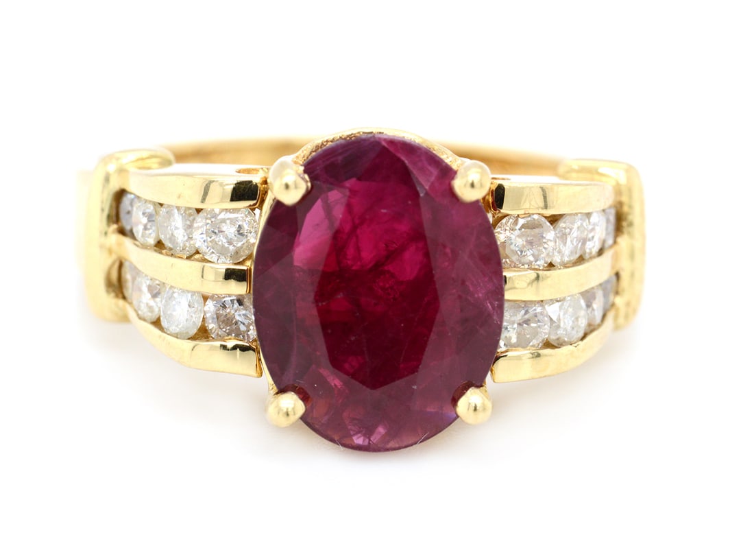 18K Yellow Gold Ladies Ring with 2.53ct Ruby and 0.63tcw Adjacent Diamonds: Retail: $9,600.00 ****** 18K Yellow Gold Ladies Ring with 2.53ct Ruby and 0.63tcw Adjacent Diamonds ****** Size: 6.5 / Metal: 18K Yellow Gold / Total Item Weight: 7.4 Grams / Country Made: United Stat