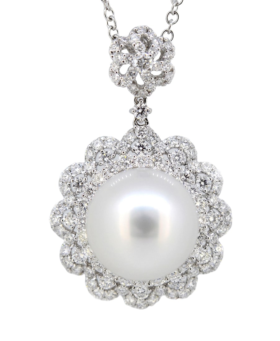 18K White Gold Ladies Pendant with 14.25mm White South Sea Pearl and 2.39ct tw Adjacent Diamonds: Retail: $11,500.00 ****** 18K White Gold Ladies Pendant with 14.25mm White South Sea Pearl and 2.39ct tw Adjacent Diamonds ****** Size: 18 Chain / Metal: 18K White Gold / Total Item Weight: 13.5 Grams