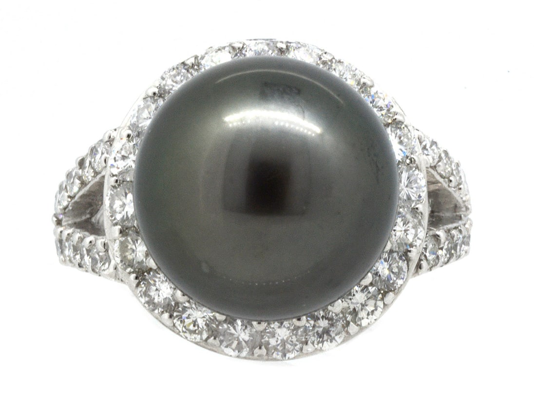 18K White Gold Ladies Ring with 13.94mm Black Tahitian Pearl and 1.68ct tw Adjacent Diamonds: Retail: $10,700.00 ****** 18K White Gold Ladies Ring with 13.94mm Black Tahitian Pearl and 1.68ct tw Adjacent Diamonds ****** Size: 6.5 / Metal: 18K White Gold / Total Item Weight: 16.2 Grams /