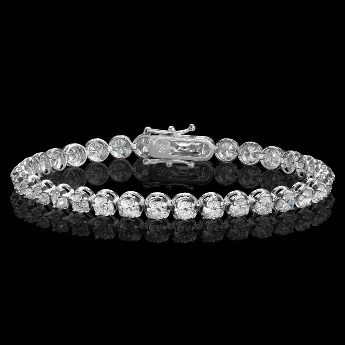 18k White Gold 8.22ct Diamond Bracelet: Retail: $32,108.00 ****** 18k White Gold 8.22ct Diamond Bracelet ****** Metal: 18K White Gold / Total Item Weight: 13.5 grams / Country Made: United States / / Main Stone: Diamond / Carat Total Weight