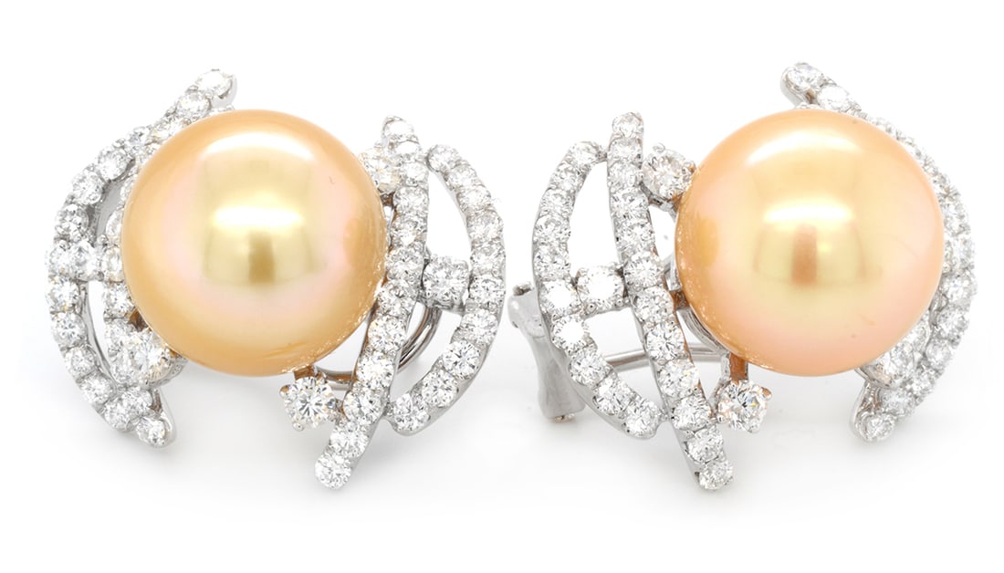 18K White Gold Ladies Earrings with Golden South Sea Pearls and 2.6ct tw Adjacent Diamonds: Retail: $11,500.00 ****** 18K White Gold Ladies Earrings with Golden South Sea Pearls and 2.6ct tw Adjacent Diamonds ****** Metal: 18K White Gold / Total Item Weight: 15.2 Grams / Country Made: United