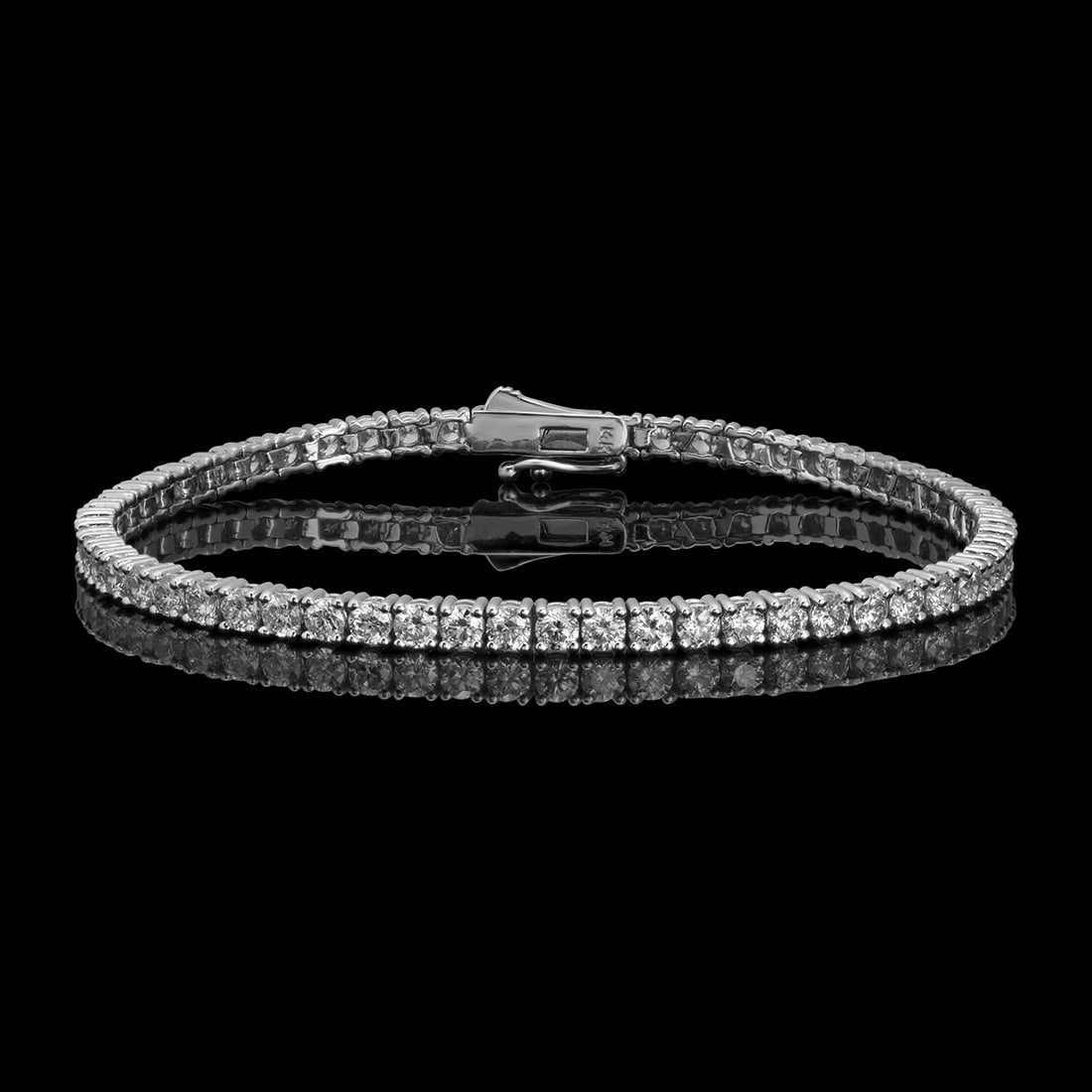 14k White Gold 5.57ct Diamond Bracelet: Retail: $19,637.00 ****** 14k White Gold 5.57ct Diamond Bracelet ****** Size: 7 / Metal: 14k White Gold / Total Item Weight: 9.3 Grams / Country Made: United States / / Main Stone: Diamond / Color: Wh
