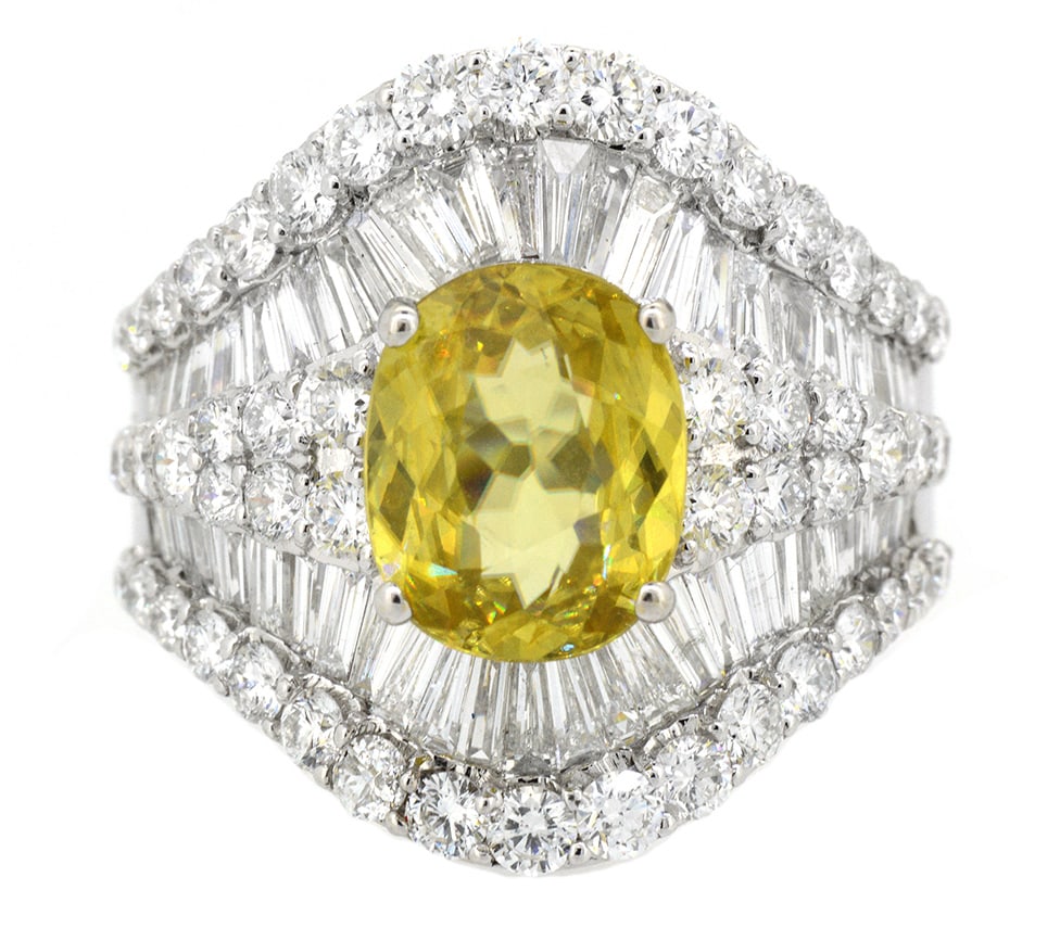 18K White Gold Ladies Ring with 2.55ct GIA Certified Sphene (Titanite) and 2.97ct tw Adjacent: Retail: $13,000.00 ****** 18K White Gold Ladies Ring with 2.55ct GIA Certified Sphene (Titanite) and 2.97ct tw Adjacent Diamonds ****** Size: 6.5 / Metal: 18K White Gold / Total Item Weight: 8.7 Grams