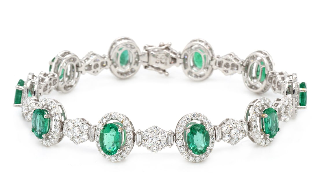 18K White Gold Ladies Bracelet with 7.14ct Emeralds and 5.43ct tw Adjacent Diamonds: Retail: $32,500.00 ****** 18K White Gold Ladies Bracelet with 7.14ct Emeralds and 5.43ct tw Adjacent Diamonds ****** Size: 7 / Metal: 18K White Gold / Total Item Weight: 16.8 Grams / Country Made: Uni