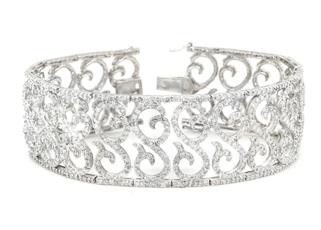 18K White Gold Ladies Bracelet with 11.63ct tw Diamonds: Retail: $22,500.00 ****** 18K White Gold Ladies Bracelet with 11.63ct tw Diamonds ****** Size: 7.5 Length 1" width / Metal: 18K White Gold / Total Item Weight: 46.6 Grams / Country Made: United States