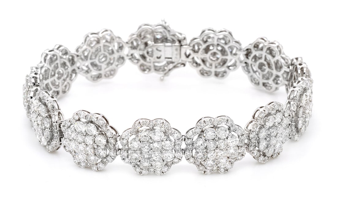 18K White Gold Ladies Bracelet with 14.58ct tw Diamonds: Retail: $39,000.00 ****** 18K White Gold Ladies Bracelet with 14.58ct tw Diamonds ****** Size: 7 / Metal: 18K White Gold / Total Item Weight: 25.5 Grams / Country Made: United States / / Main Stone: