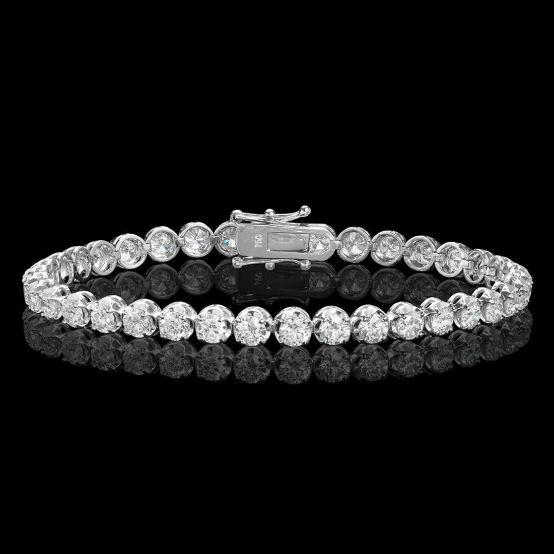 18k White Gold 7.35ct Diamond Bracelet: Retail: $27,275.00 ****** 18k White Gold 7.35ct Diamond Bracelet ****** Metal: 18K White Gold / Total Item Weight: 12.3 grams / Country Made: United States / / Main Stone: Diamond / Carat Total Weight