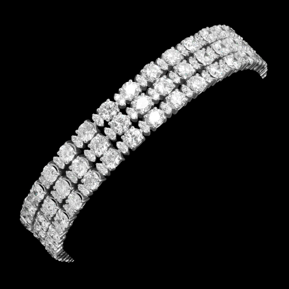 18k White Gold Ladies Bracelet with16.46tcw Diamonds: Retail: $48,136.00 ****** 18k White Gold Ladies Bracelet with16.46tcw Diamonds ****** Metal: 18K White Gold / Total Item Weight: 28.4 grams / Country Made: United States / / Main Stone: Diamond /