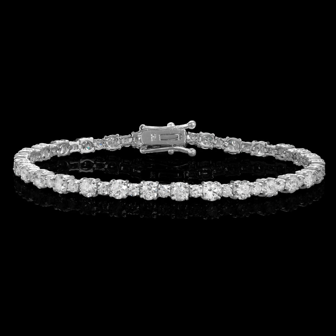 18k White Gold 7.54ct Diamond Bracelet: Retail: $27,332.00 ****** 18k White Gold 7.54ct Diamond Bracelet ****** Metal: 18K White Gold / Total Item Weight: 11.7 grams / Country Made: United States / / Main Stone: Diamond / Carat Total