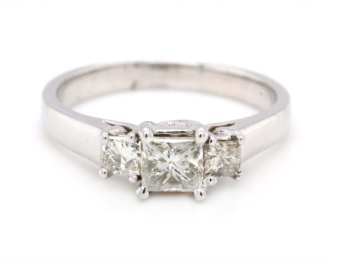 14K White Gold Ladies Ring with 0.51ct Center Diamond and 0.84tcw Diamonds