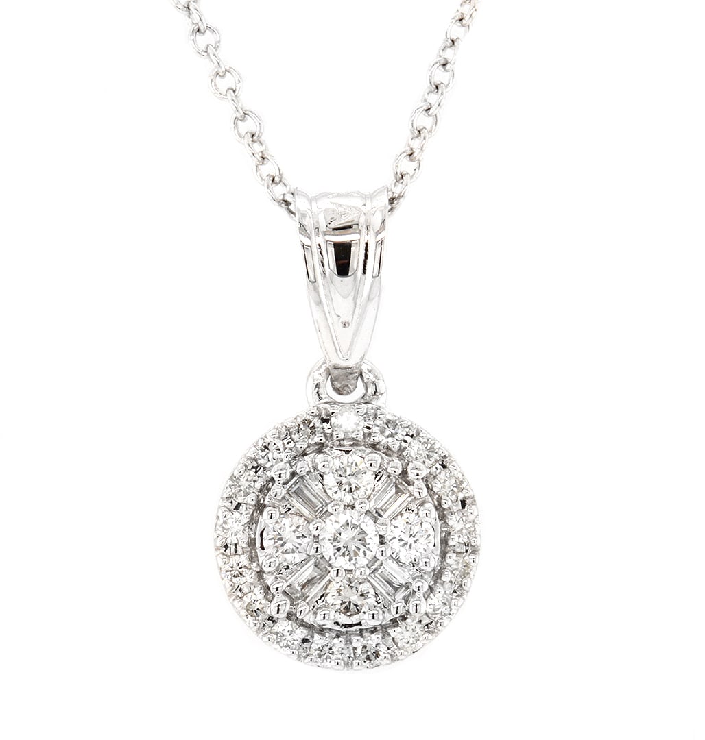 14K White Gold Ladies Pendant with 0.30tcw Diamonds: Retail: $2,250.00 ****** 14K White Gold Ladies Pendant with 0.30tcw Diamonds ****** Size: 5/8 Diameter with 18" Chain / Metal: 14K White Gold / Total Item Weight: 2.1 Grams / Country Made: United Stat