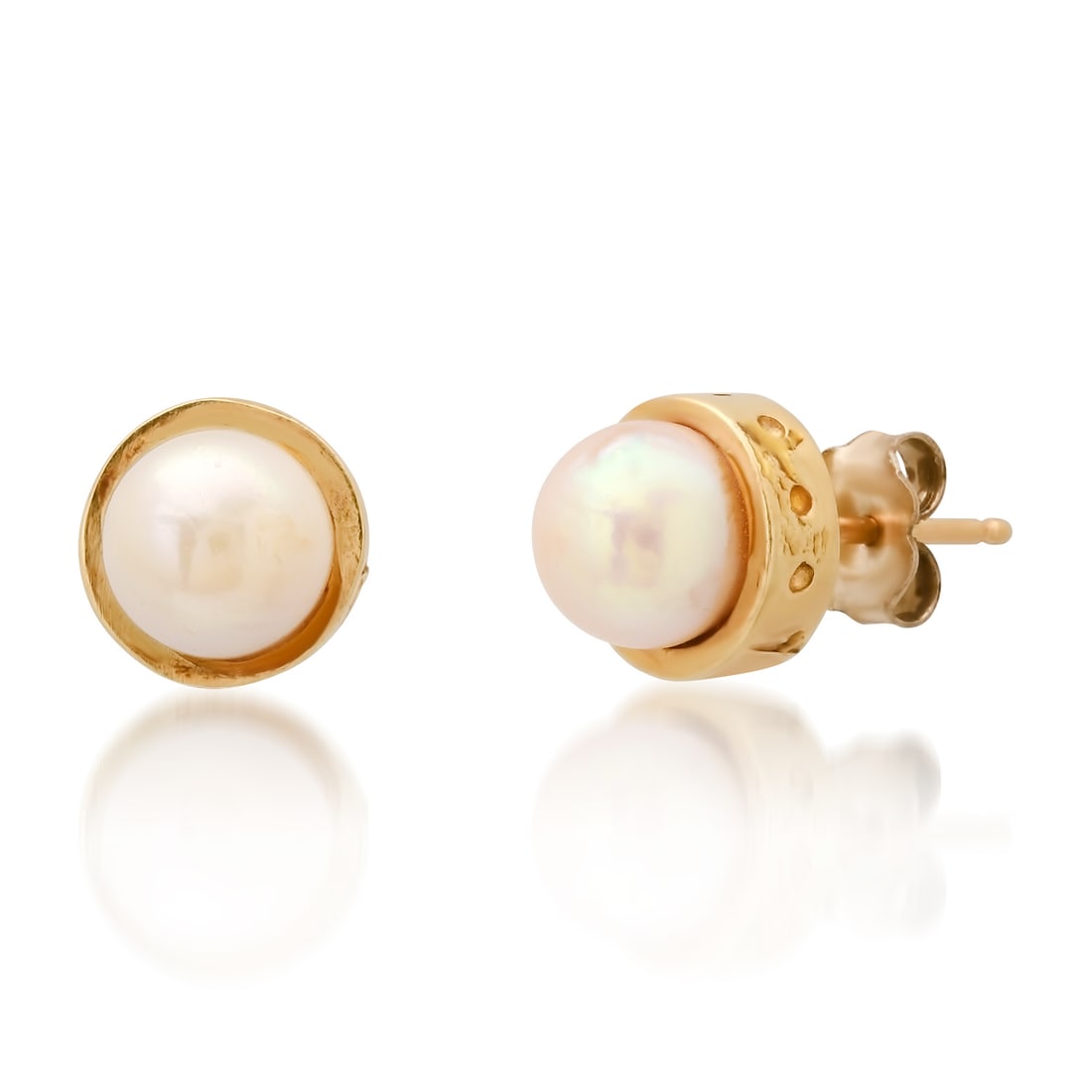 14K Yellow Gold Setting with 7mm Akoya Pearl Earrings: Retail: $1,856.00 ****** 14K Yellow Gold Setting with 7mm Akoya Pearl Earrings ****** Metal: 14K Yellow Gold / Total Item Weight: 3.7 Grams / Country Made: United States / / Main Stone: Pearl / Color: