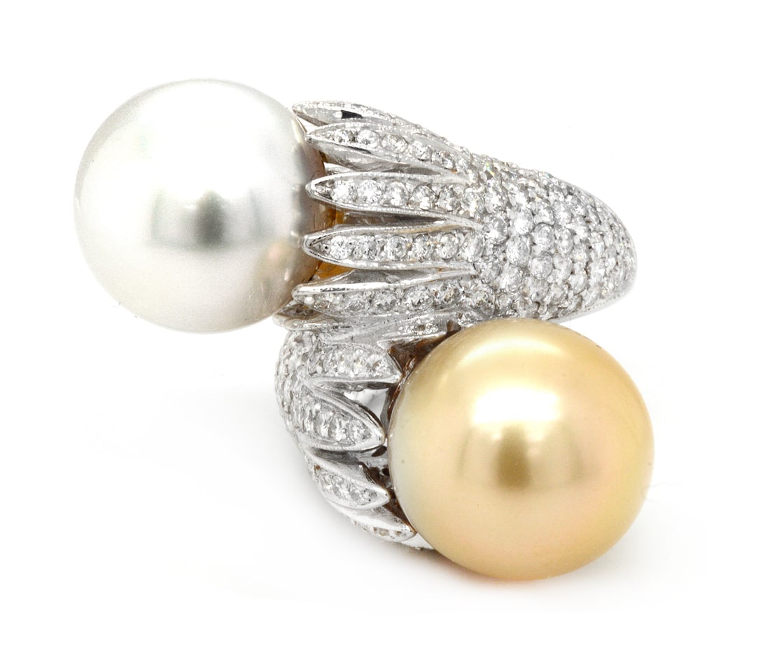 18K White Gold Ladies Ring with 2 South Sea Pearls and 3.44ct tw Diamonds: Retail: $26,000.00 ****** 18K White Gold Ladies Ring with 2 South Sea Pearls and 3.44ct tw Diamonds ****** Size: 6.5 / Metal: 18K White Gold / Total Item Weight: 27.3 / Country Made: United States / /
