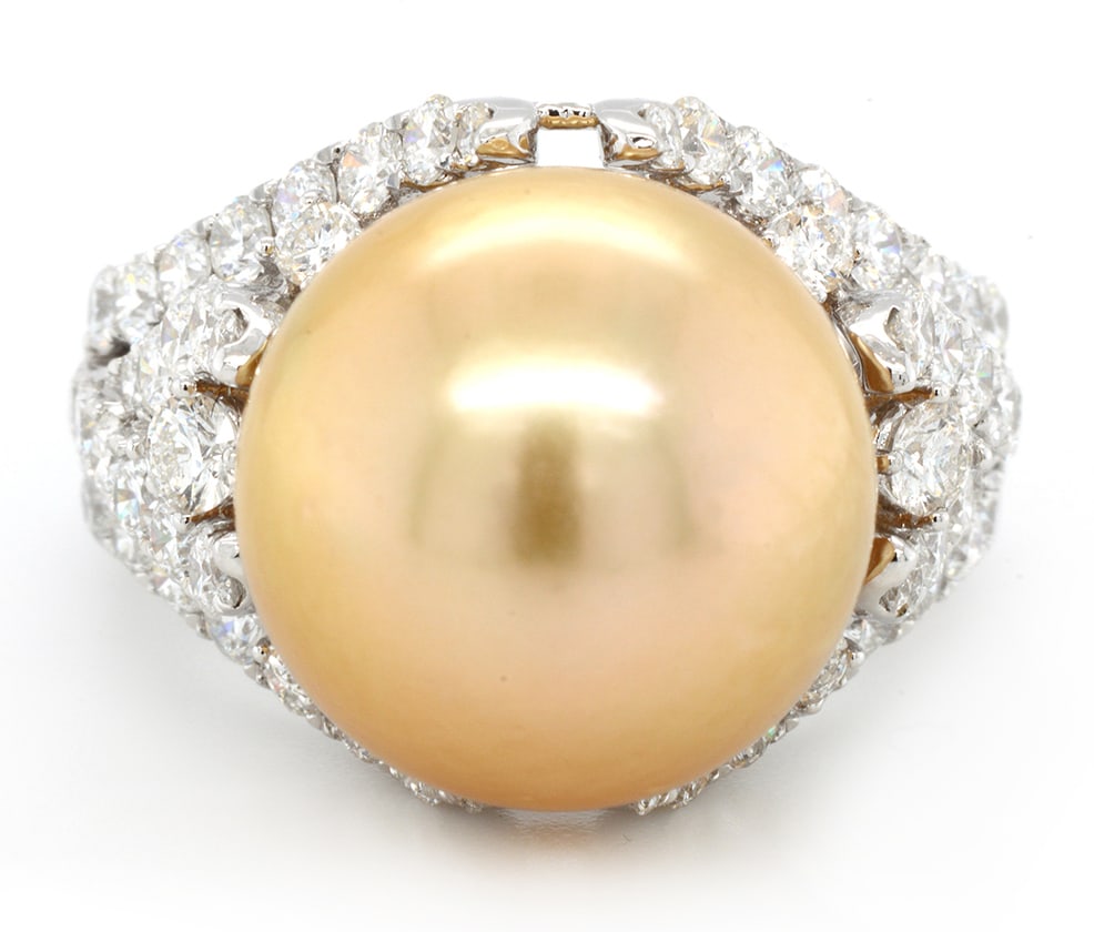 18K White Gold Ladies Ring with 13.93mm Golden South Sea Pearl and 2.19ct tw Adjacent Diamonds: Retail: $10,000.00 ****** 18K White Gold Ladies Ring with 13.93mm Golden South Sea Pearl and 2.19ct tw Adjacent Diamonds ****** Size: 6.5 / Metal: 18K White Gold / Total Item Weight: 10.8 Grams /