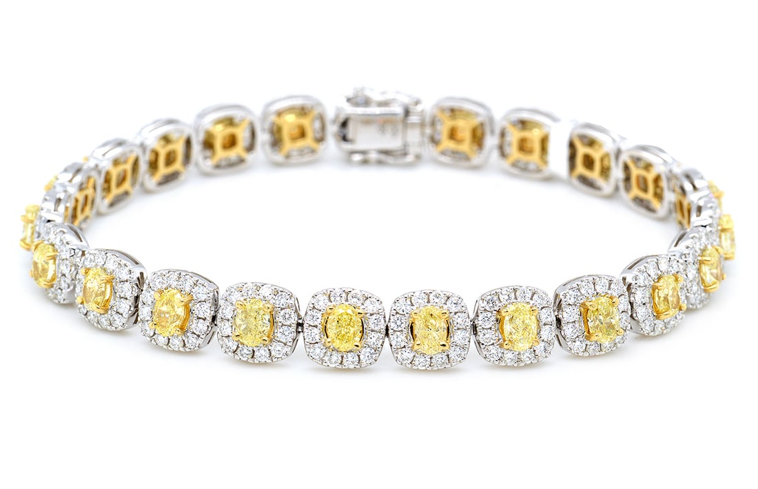 18K Yellow Gold Ladies Bracelet with 5.43tcw Fancy Yellow Diamonds and 3.20tcw Adjacent Diamonds: Retail: $43,500.00 ****** 18K Yellow Gold Ladies Bracelet with 5.43tcw Fancy Yellow Diamonds and 3.20tcw Adjacent Diamonds ****** Size: 7 / Metal: 18K Yellow Gold / Total Item Weight: 21.8 Grams /