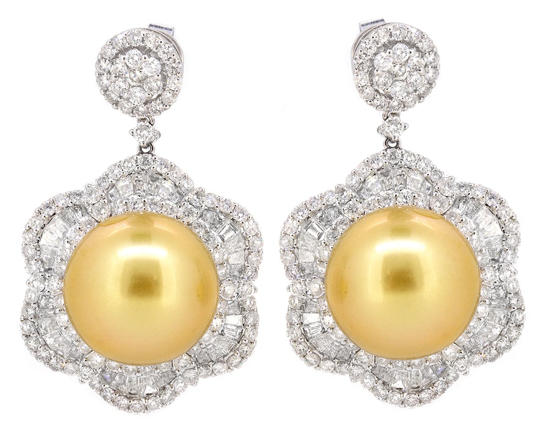 18K White Gold Ladies Earrings with Golden South Sea Pearls and 5.45ct tw Adjacent Diamonds: Retail: $22,500.00 ****** 18K White Gold Ladies Earrings with Golden South Sea Pearls and 5.45ct tw Adjacent Diamonds ****** Size: 1.5 / Metal: 18K White Gold / Total Item Weight: 21.5 Grams /