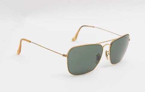 Vintage Ray-Ban sunglasses metal Gold with box case: Vintage Ray Ban with golden metal Bausch & Lomb Outdoorsman Vintage Sunglasses.comes with the original box singed by Ray-Ban Logo