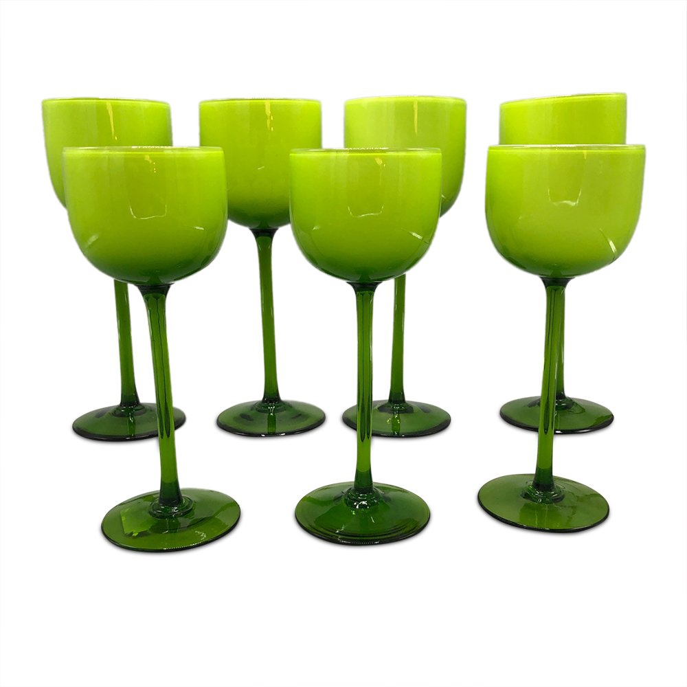 Mid-Century handblown Carlo Moretti Set wine glass: Mid-Century Carlo Moretti Set wine glass in green Large glass:Base diameter: 3" x 9" h Set of( 7)