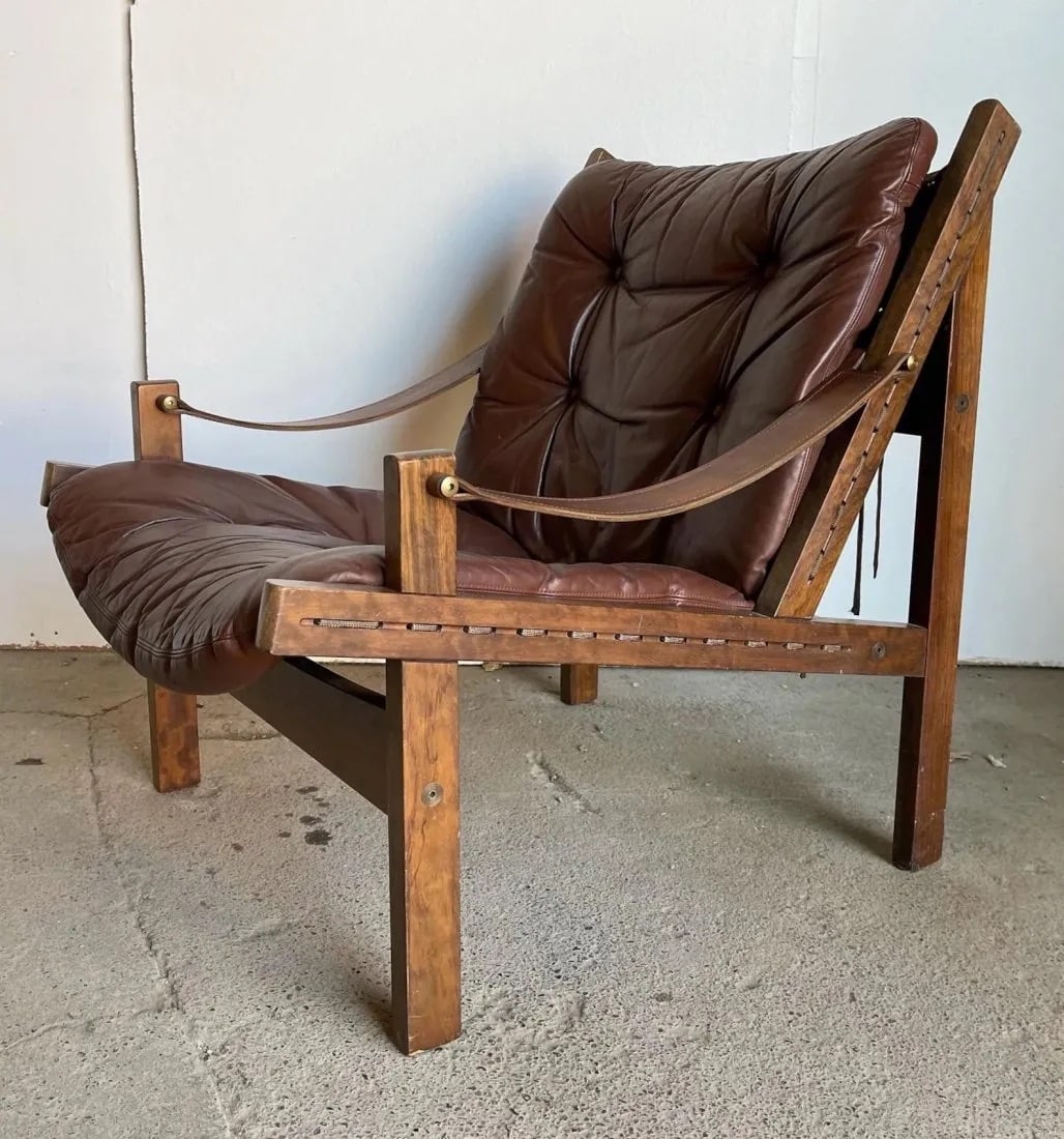 Mid-Century Hunter's chair: Mid-Century Hunter's chair Dimensions: W25 x D30 x H30 inches Seat Height 15 inches