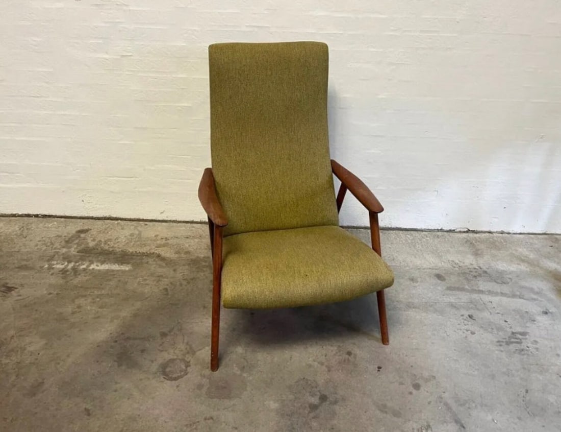 Mid-Century teak Arm Chair 1960's: Mid-Century teak Arm Chair 1960's---Dimensions W25 x D30 x H39 Inches, Seat Height, 17 inches.
