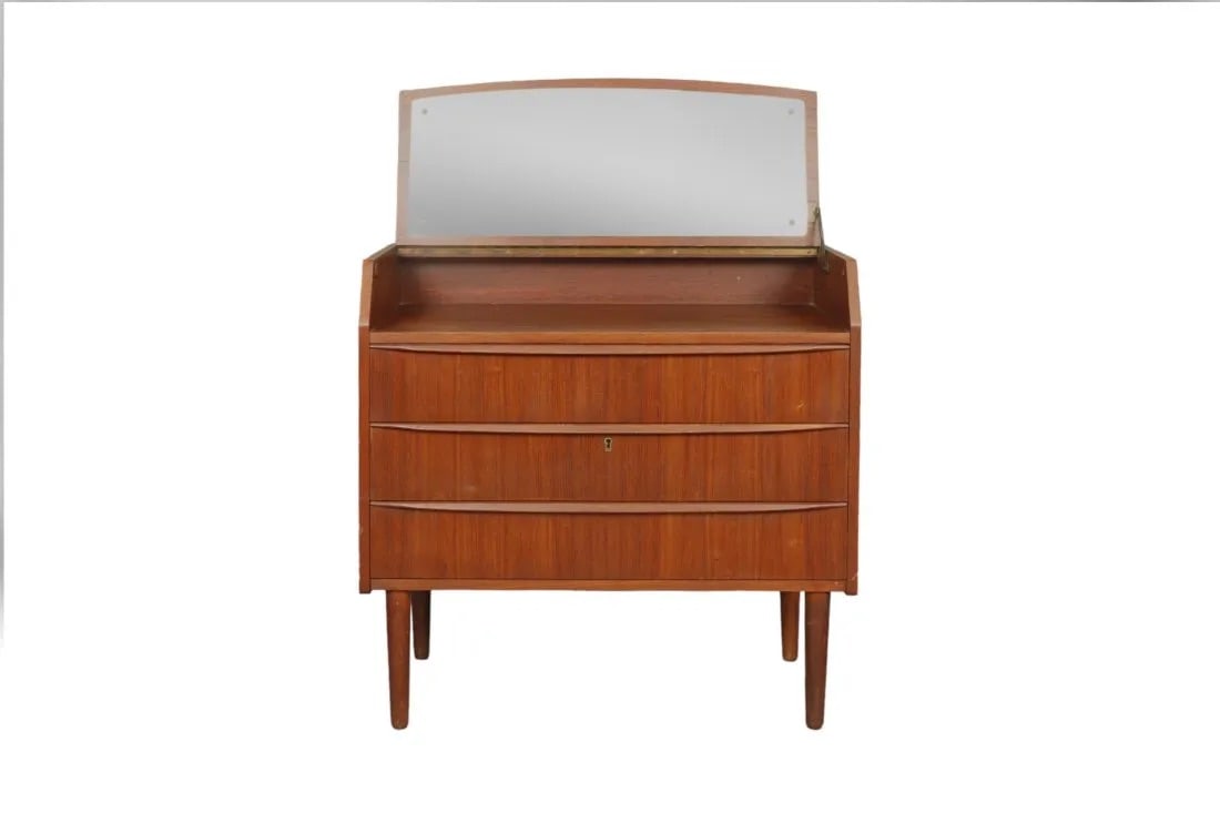 Mid-Century Teak Dresser (1 of 4)