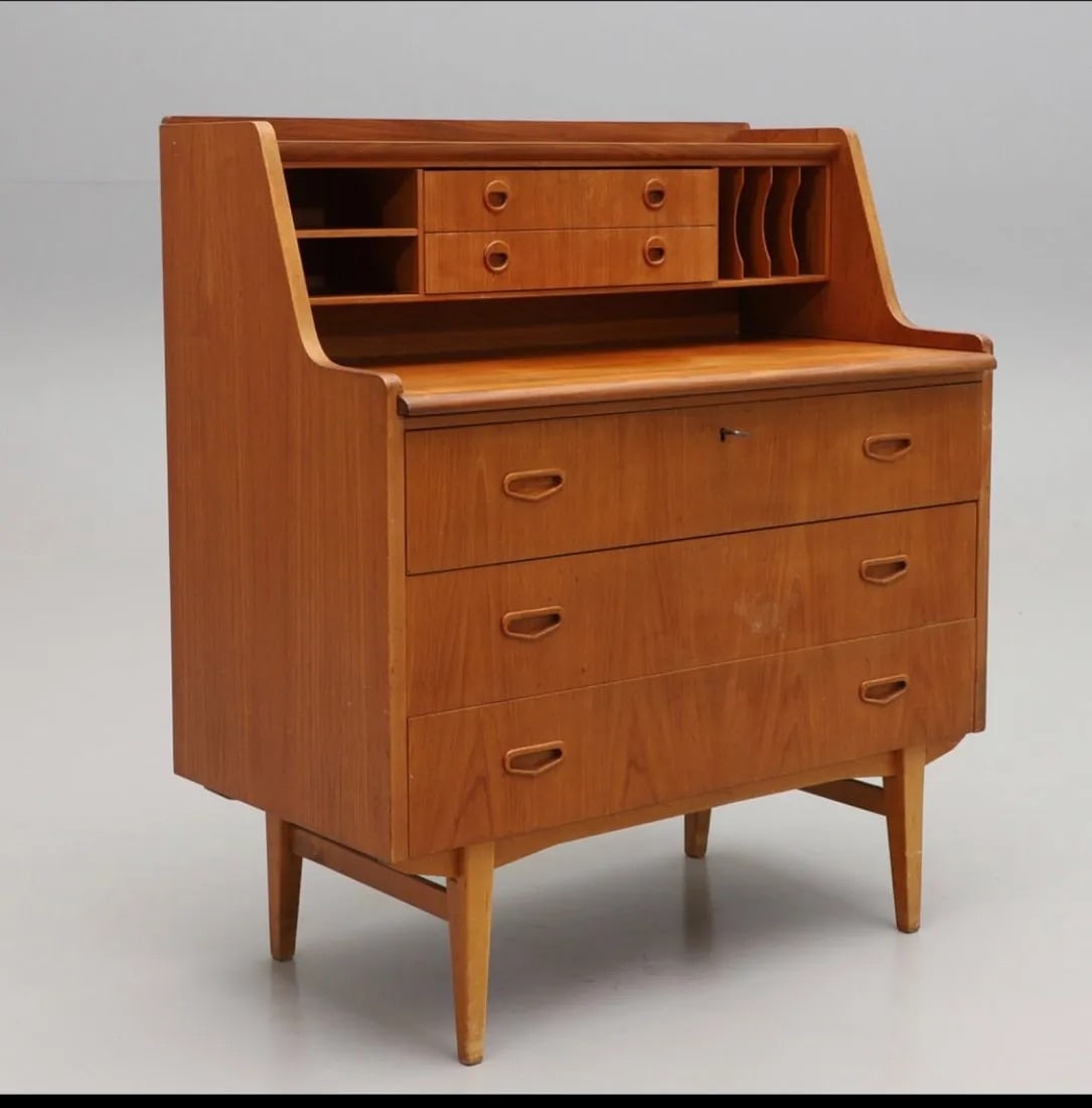Mid-Century Teak Desk (1 of 3)