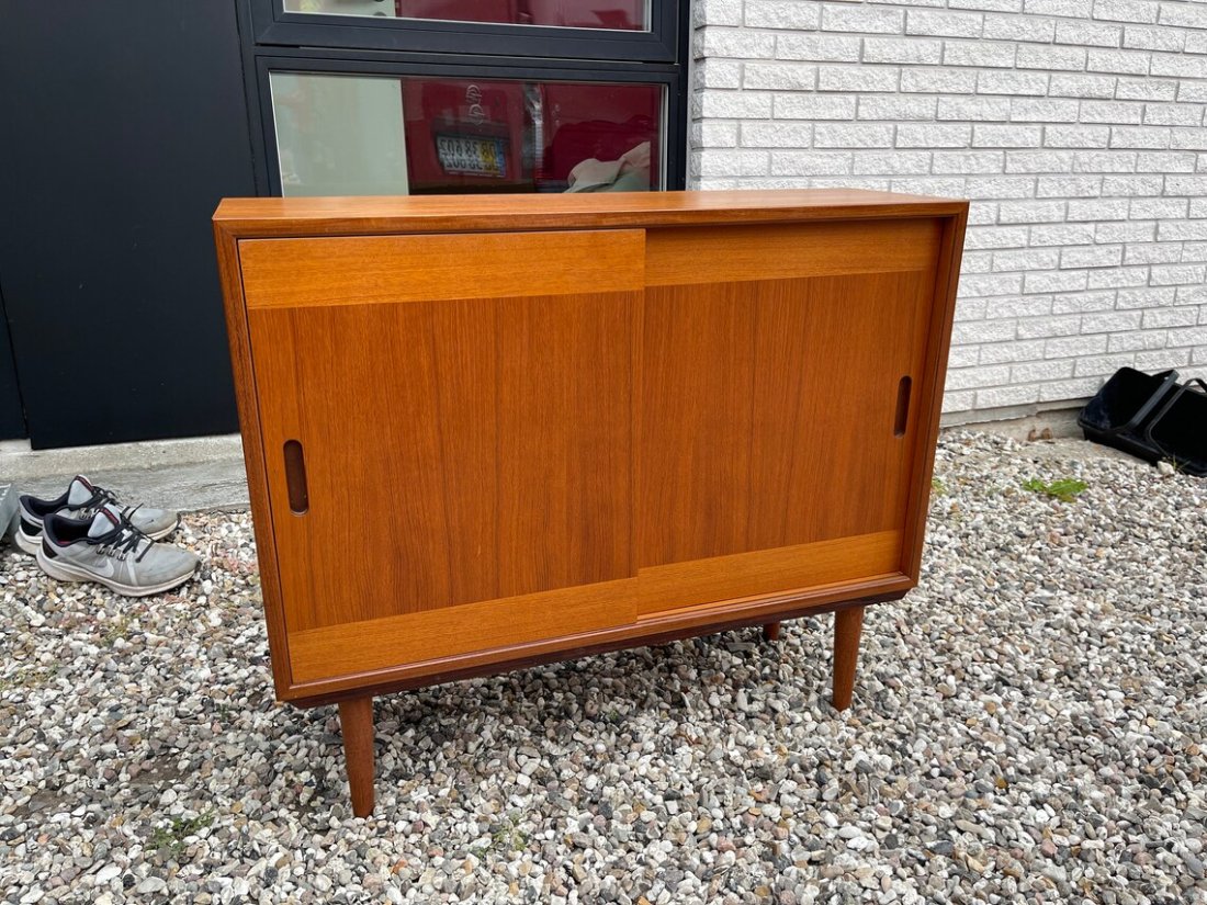 Teak sideboard with oak shelves: Teak sideboard with oak shelves Dimensions: W x D16 x H31 inches