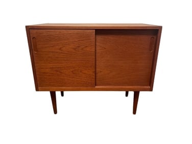 Mid-Century Modern Teak Sliding Doors Cabinet 1960's (1 of 4)