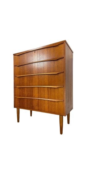 Mid-Century Modern Teak Dresser with 5 drawers 1960's: Mid-Century Modern Teak Dresser with 5 drawers 1960'svery nice sculptures handles