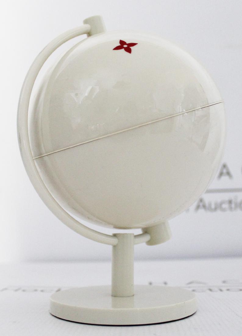 Louis Vuitton Globe (1 of 3)