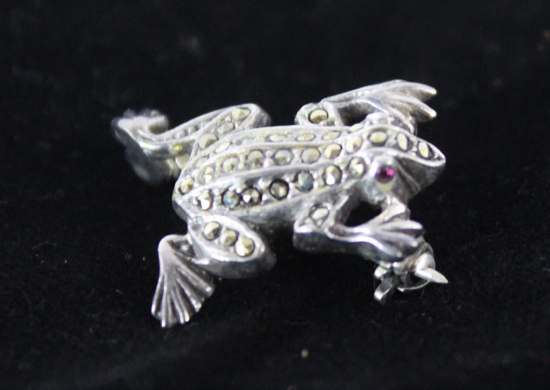 Sterling Silver Frog Brooch (1 of 4)