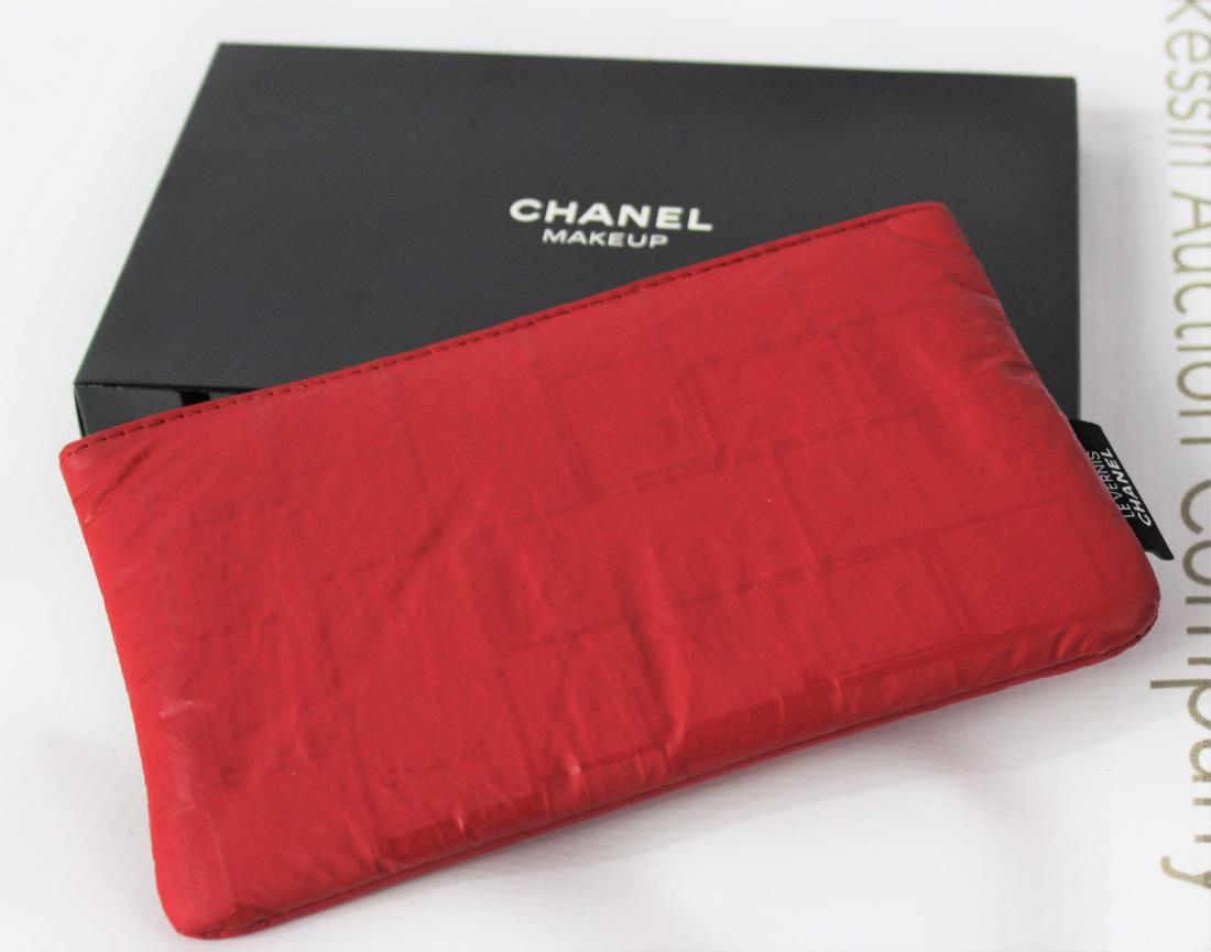 Chanel Makeup Bag (1 of 4)