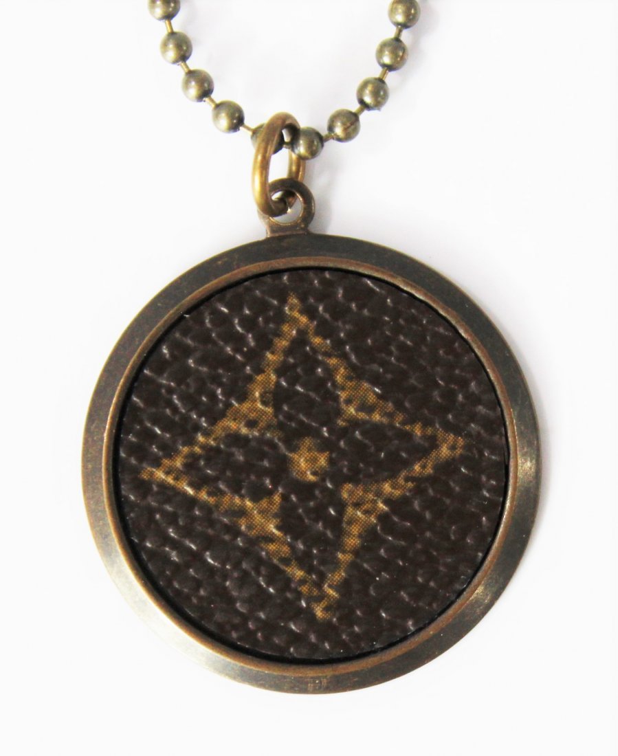 Louis Vuitton Necklace (1 of 4)