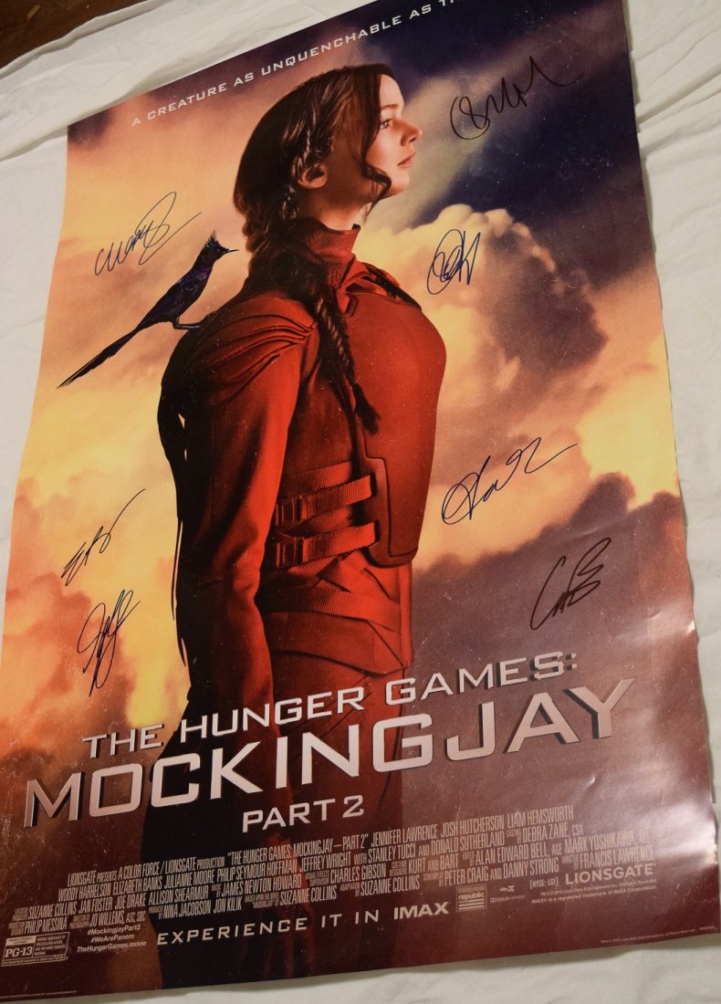 The Hunger Games Cast Signed Movie Poster (1 of 5)
