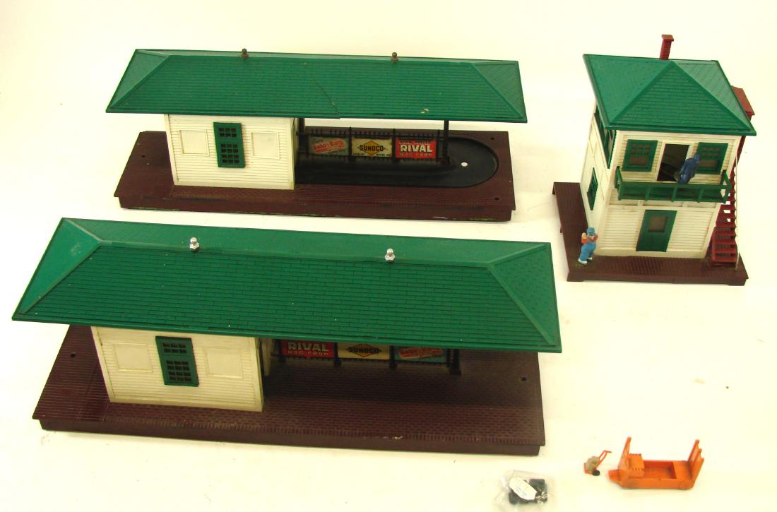 (3) PCS. LIONEL AUTOMATIC FREIGHT STATIONS, SWITCH (1 of 13)