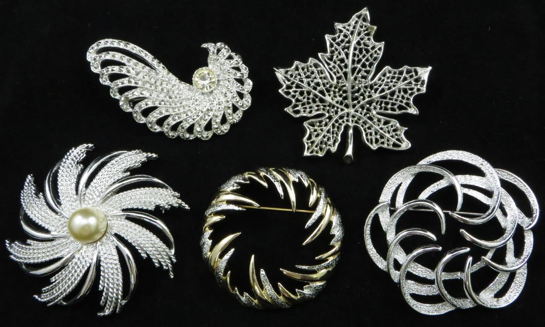 (5) SILVERTONE SARAH COVENTRY BROOCHES (1 of 17)