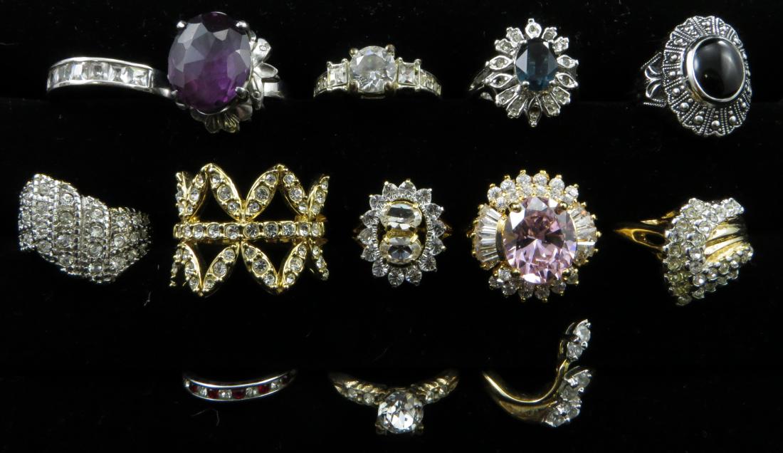 (13) COSTUME RINGS (1 of 6)