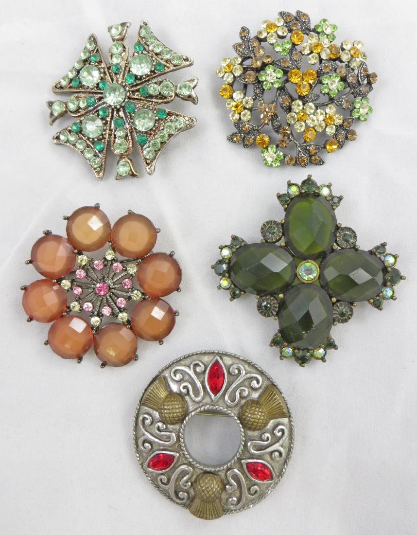 (5) CONTEMPORARY RHINESTONE COSTUME BROOCHES (1 of 3)