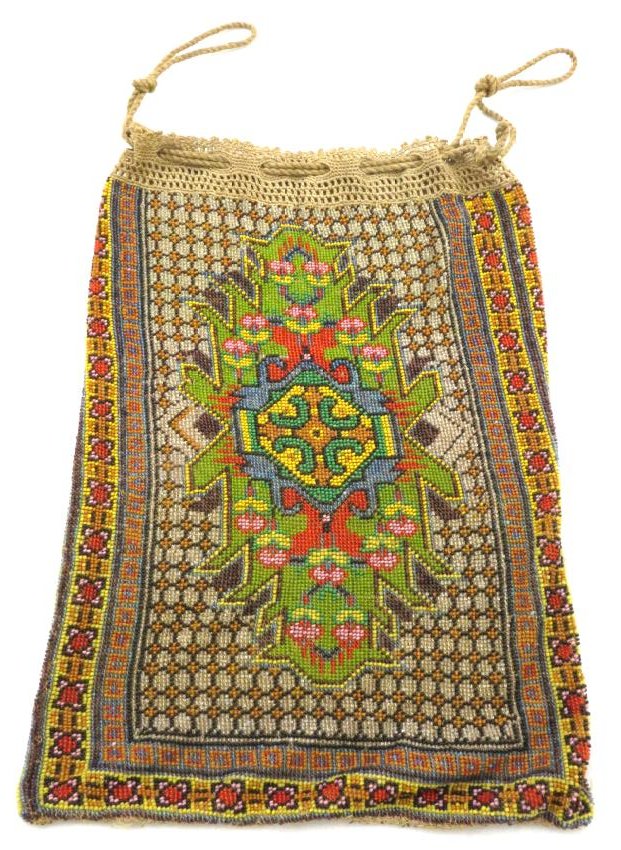 ANTIQUE GLASS MICRO-BEAD PURSE (1 of 6)