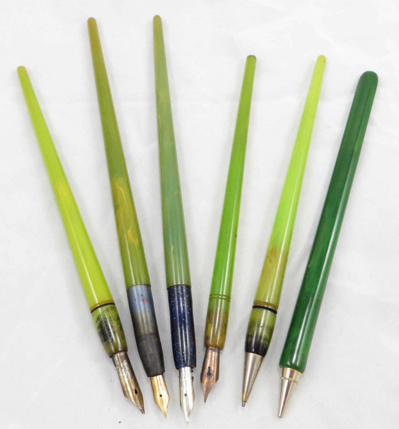 (6) GREEN BAKELITE / CATALIN DIP PENS/MECHANICAL: Vintage plastic; (1) Bakelite dip pen, gold plate nib "Baff", ink stained on grip; (1) Catalin dip pen with blue glitter grip and 14K gold plated nib (Duraplate); (1) Catalin dip pen with gray/blue gr