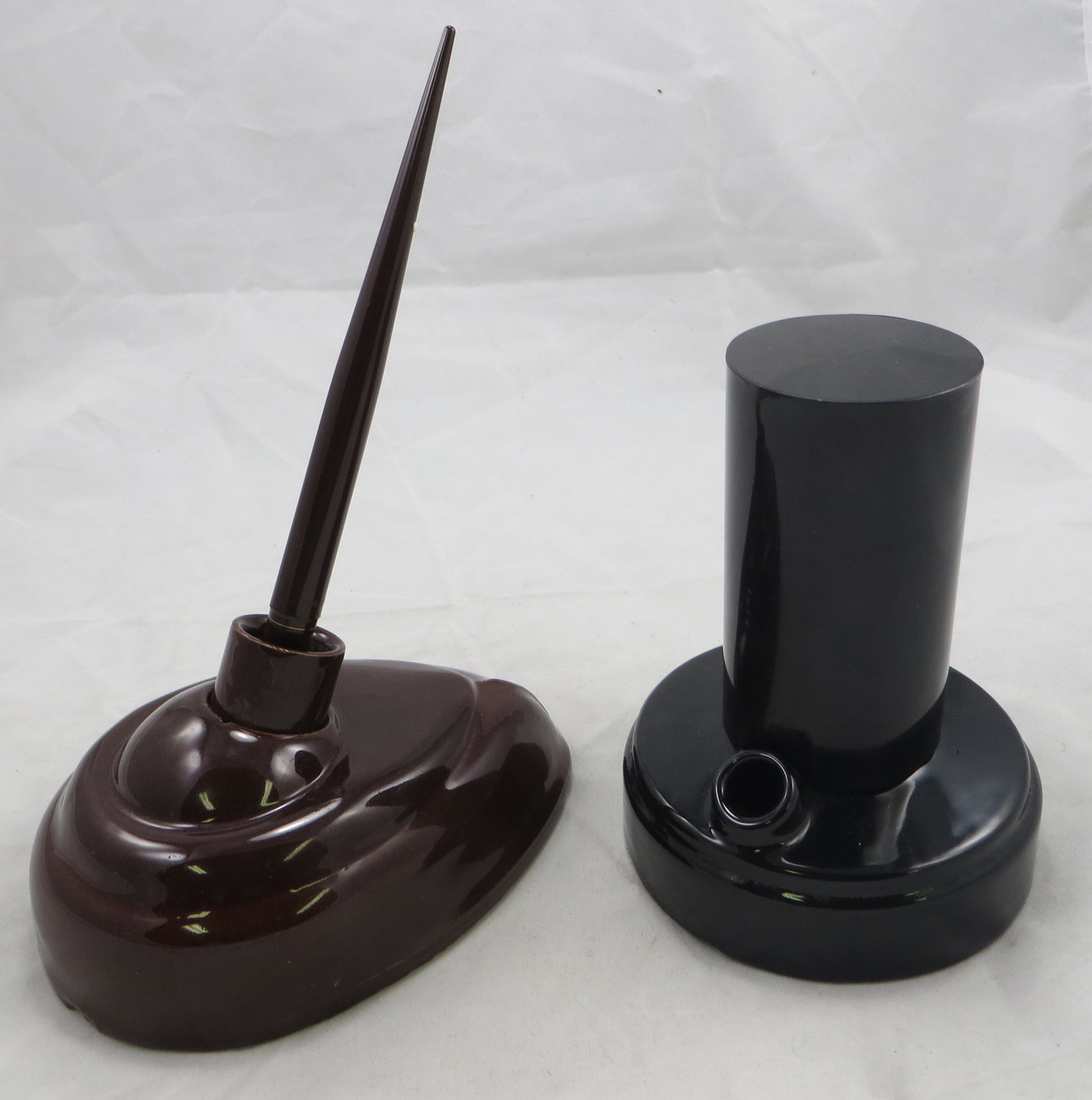 (2) VINTAGE ART DECO DESK ACCESSORIES: (1) brown glazed ceramic pen holder: teardrop form; together with brown Sheaffers ballpoint desk pen; L-5 3/8"; (1) "Font O Ink", gravity feed inkwell; black ceramic base with glass bottle insert, bla
