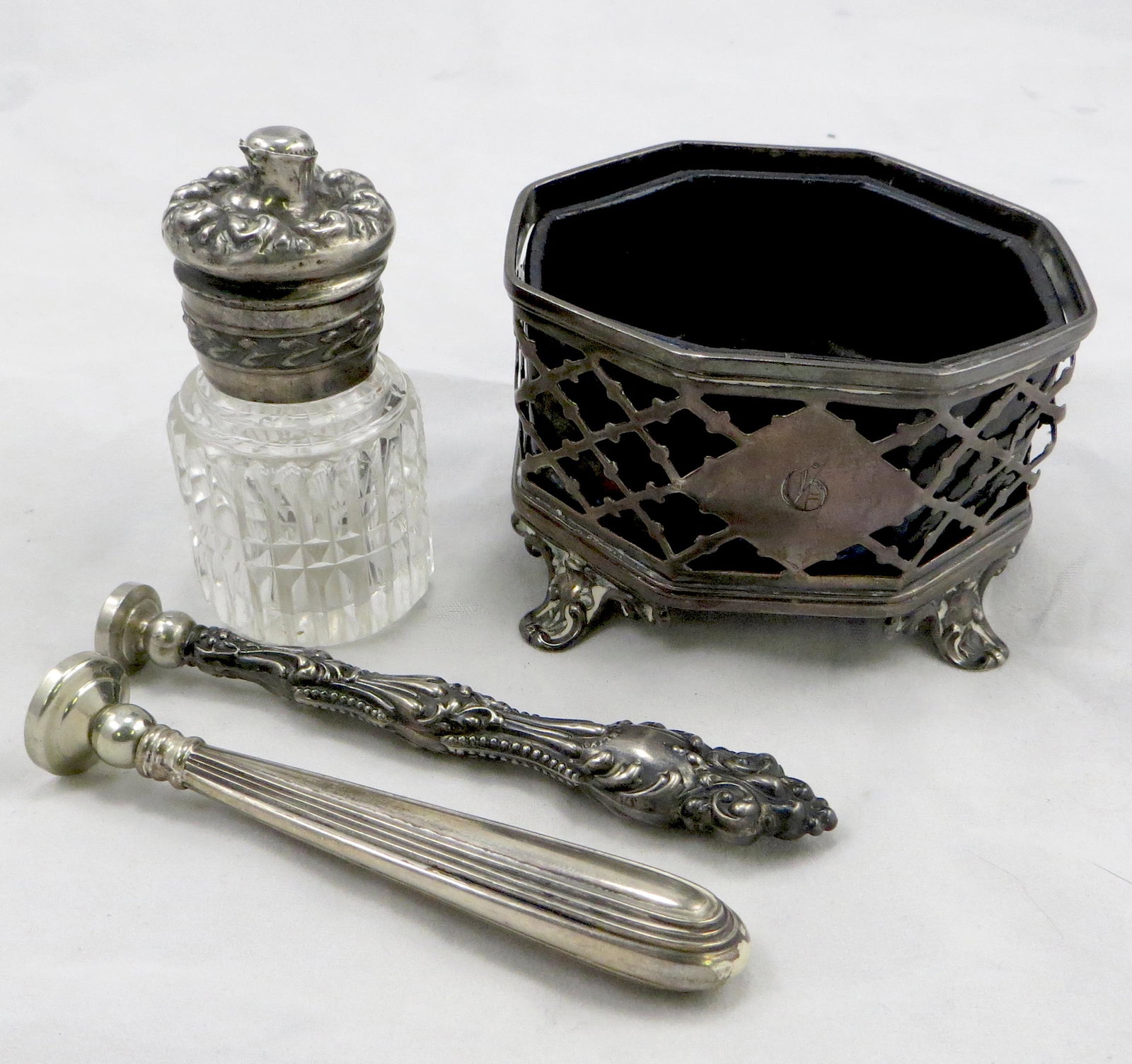 (5) PCS. STERLING DESK ITEMS: SEALS, STAMP BOX, ETC.: Includes: (1) sterling embossed inkwell lid; (1) cylindrical inkwell with sterling lid; H-2"; (1) Webster sterling wax seal, not engraved, slight bend; H-3 1/2"; (1) Victorian , marked Sterling with h