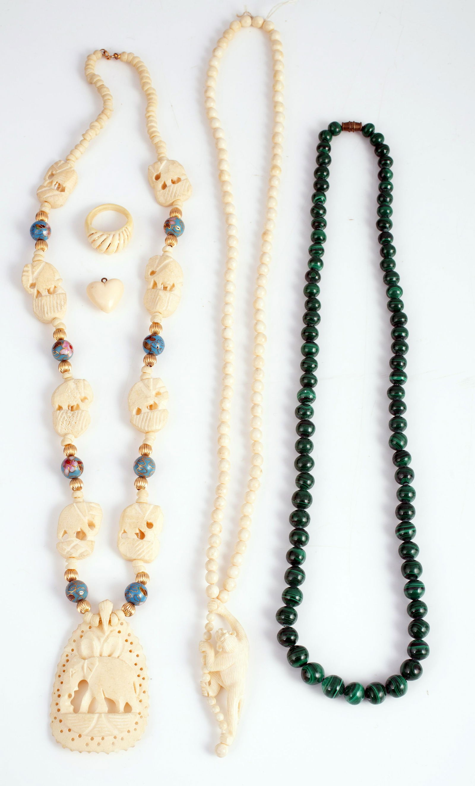 MALACHITE & CARVED JEWELRY (5) PCS: (3) beaded necklaces; (1) ring (size 7); (1) heart drop; longest 24", G-VG